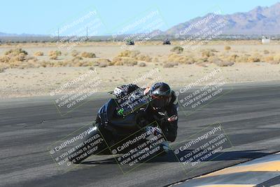 media/Jan-10-2025-CVMA Friday Practice (Fri) [[489e0da257]]/Group 4 and Trackday/Session 2 (Turn 4 Inside)/